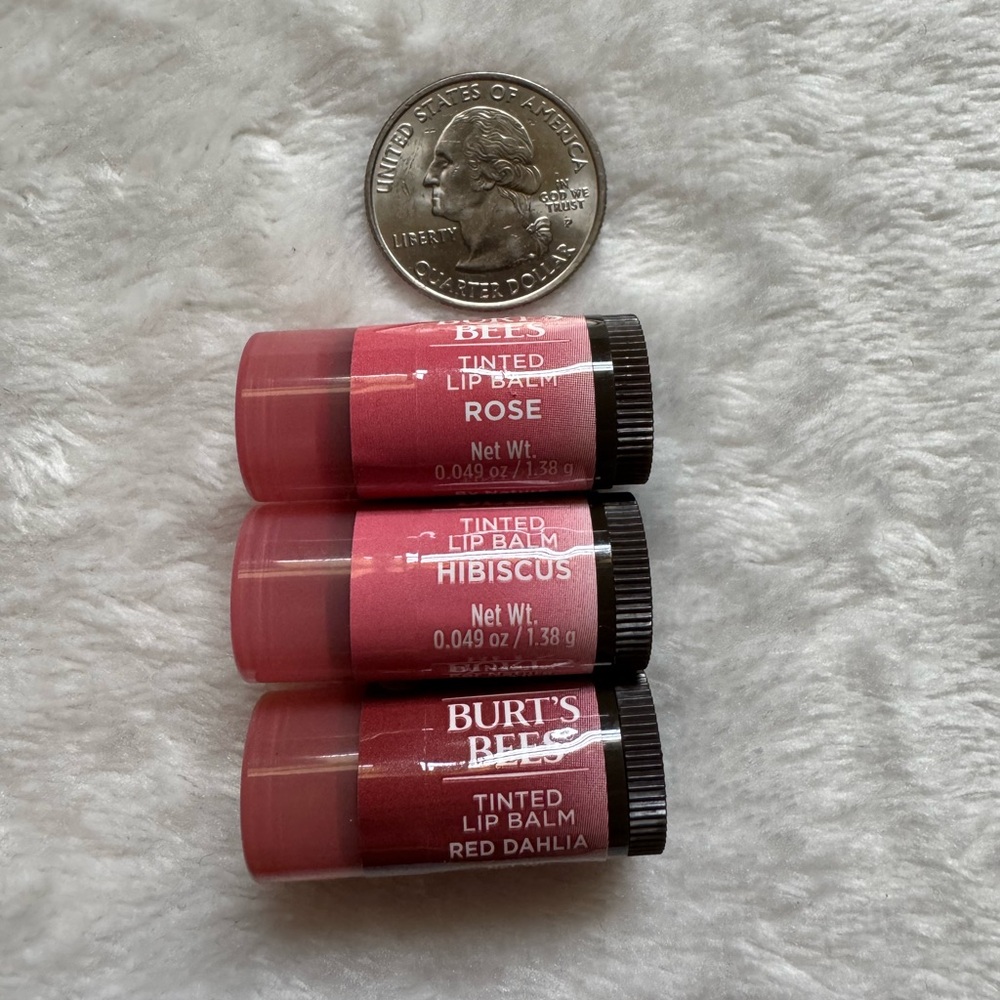Burt’s Bees A lil Batty Mini Tinted Lip Balm Rose Hibiscus Red Dahlia - Picture 9 of 10